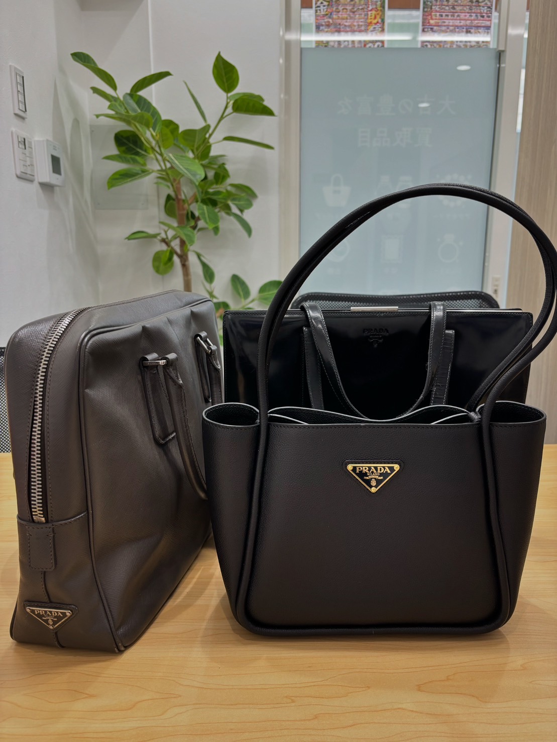 大阪日本橋で信頼のPRADAアイテム買取！