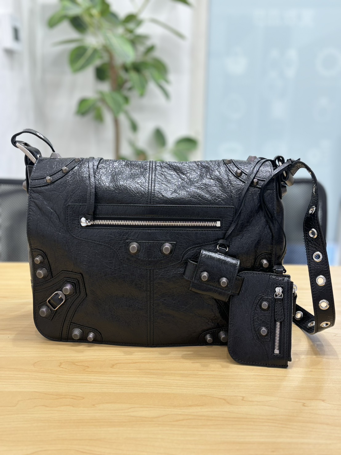 バレンシアガのプレミアムな買取体験を難波で！